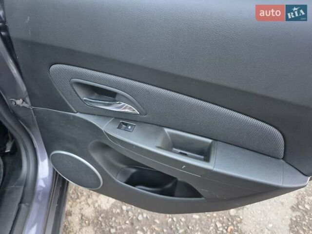Сірий Шевроле Круз, об'ємом двигуна 2 л та пробігом 212 тис. км за 8850 $, фото 31 на Automoto.ua