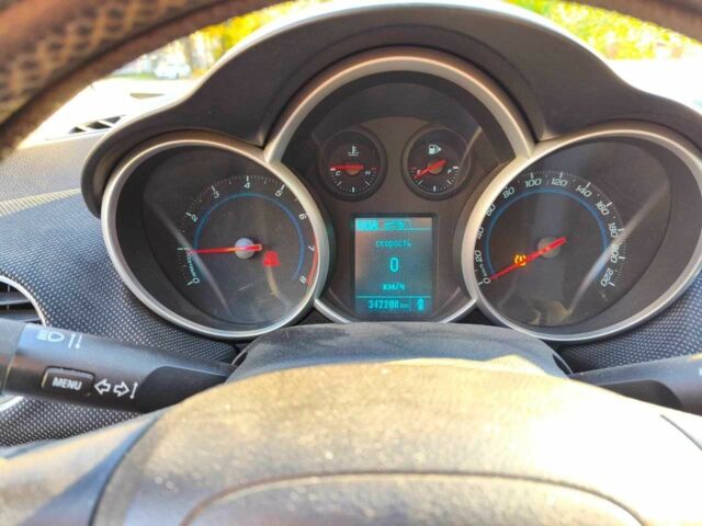 Серый Шевроле Круз, объемом двигателя 1.8 л и пробегом 342 тыс. км за 3500 $, фото 22 на Automoto.ua