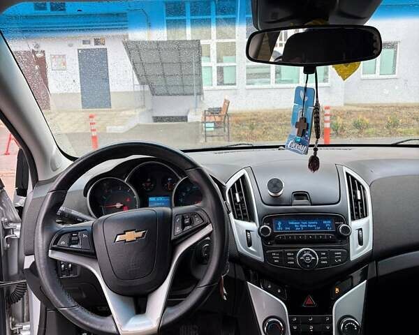 Серый Шевроле Круз, объемом двигателя 1.6 л и пробегом 249 тыс. км за 8500 $, фото 3 на Automoto.ua