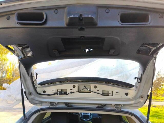 Серый Шевроле Круз, объемом двигателя 1.8 л и пробегом 342 тыс. км за 3500 $, фото 14 на Automoto.ua