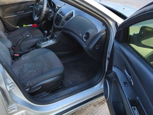 Серый Шевроле Круз, объемом двигателя 1.8 л и пробегом 342 тыс. км за 3500 $, фото 19 на Automoto.ua