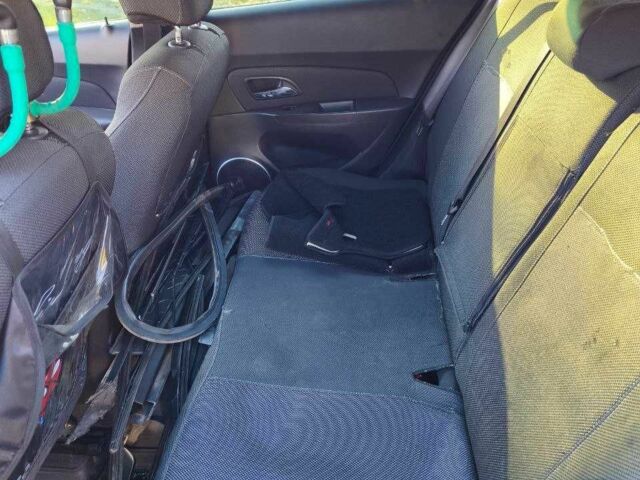 Серый Шевроле Круз, объемом двигателя 1.8 л и пробегом 342 тыс. км за 3500 $, фото 18 на Automoto.ua