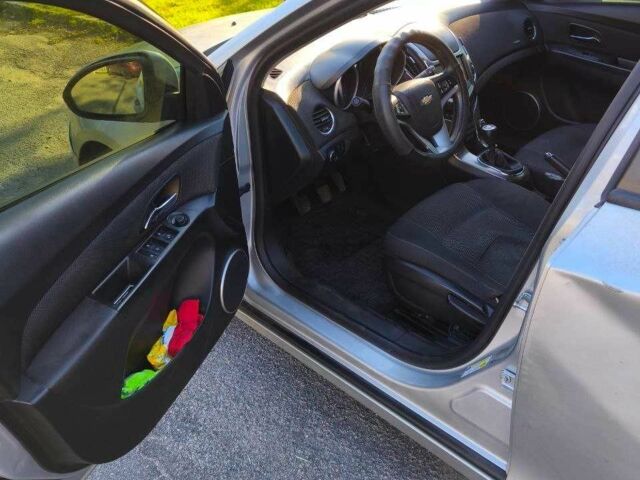 Серый Шевроле Круз, объемом двигателя 1.8 л и пробегом 342 тыс. км за 3500 $, фото 20 на Automoto.ua