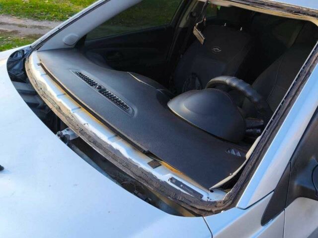 Серый Шевроле Круз, объемом двигателя 1.8 л и пробегом 342 тыс. км за 3500 $, фото 4 на Automoto.ua