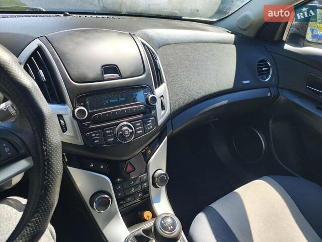 Серый Шевроле Круз, объемом двигателя 1.6 л и пробегом 45 тыс. км за 10300 $, фото 1 на Automoto.ua