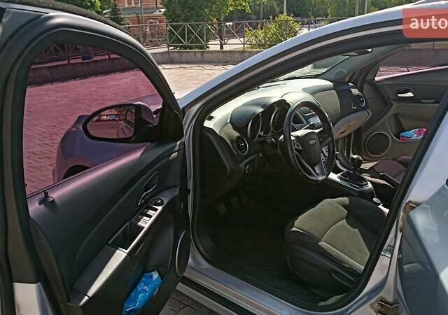 Серый Шевроле Круз, объемом двигателя 1.6 л и пробегом 120 тыс. км за 8900 $, фото 6 на Automoto.ua