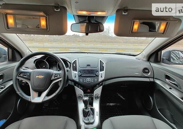 Синий Шевроле Круз, объемом двигателя 1.6 л и пробегом 121 тыс. км за 7300 $, фото 16 на Automoto.ua