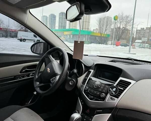 Синий Шевроле Круз, объемом двигателя 1.8 л и пробегом 200 тыс. км за 7100 $, фото 5 на Automoto.ua
