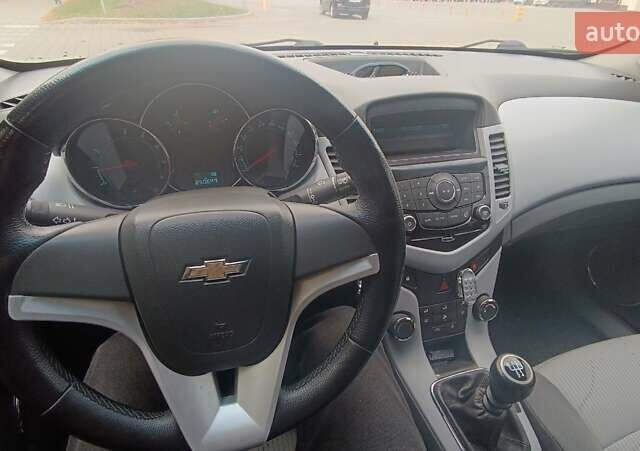 Синий Шевроле Круз, объемом двигателя 1.6 л и пробегом 248 тыс. км за 6600 $, фото 2 на Automoto.ua