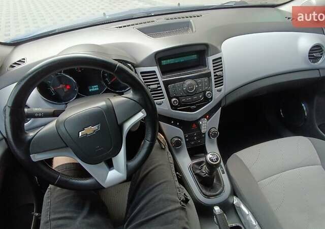 Синій Шевроле Круз, об'ємом двигуна 1.6 л та пробігом 248 тис. км за 6700 $, фото 2 на Automoto.ua