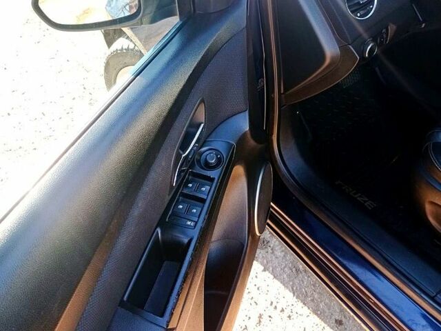 Синий Шевроле Круз, объемом двигателя 1.4 л и пробегом 181 тыс. км за 5500 $, фото 9 на Automoto.ua