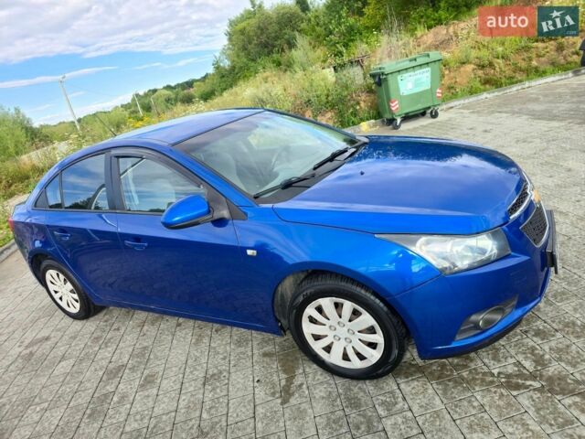 Синий Шевроле Круз, объемом двигателя 1.8 л и пробегом 312 тыс. км за 5900 $, фото 5 на Automoto.ua