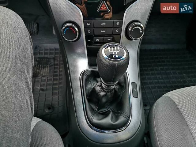 Синий Шевроле Круз, объемом двигателя 1.8 л и пробегом 175 тыс. км за 5600 $, фото 23 на Automoto.ua