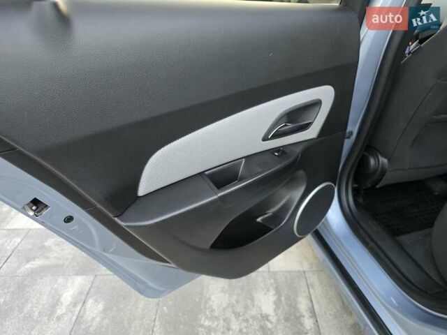 Синий Шевроле Круз, объемом двигателя 2 л и пробегом 127 тыс. км за 6950 $, фото 18 на Automoto.ua
