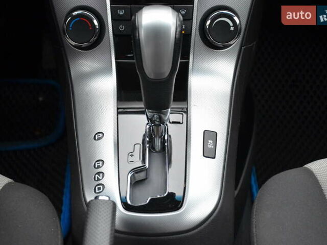 Синий Шевроле Круз, объемом двигателя 2 л и пробегом 160 тыс. км за 8999 $, фото 27 на Automoto.ua