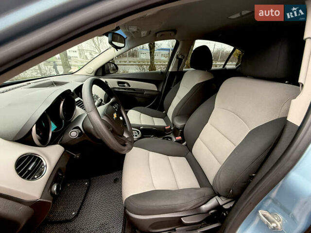 Синий Шевроле Круз, объемом двигателя 1.8 л и пробегом 249 тыс. км за 6500 $, фото 27 на Automoto.ua