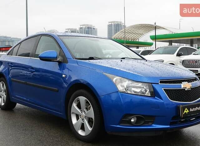 Синий Шевроле Круз, объемом двигателя 2 л и пробегом 160 тыс. км за 8999 $, фото 1 на Automoto.ua
