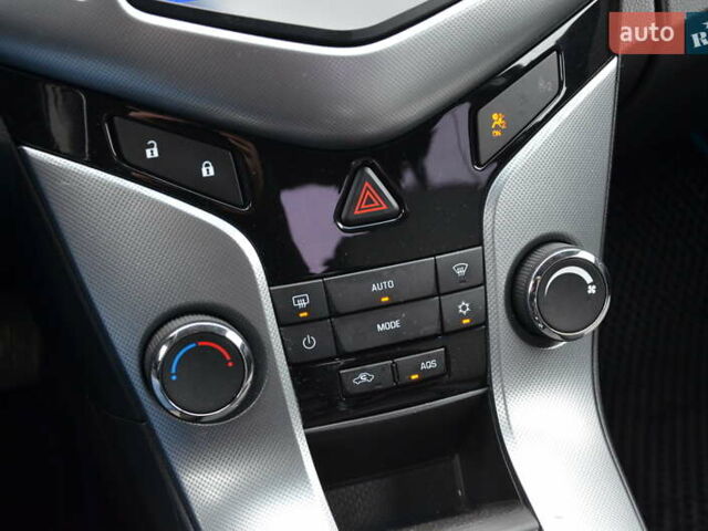 Синий Шевроле Круз, объемом двигателя 2 л и пробегом 160 тыс. км за 8999 $, фото 21 на Automoto.ua