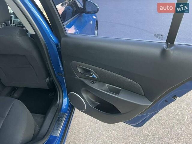 Синий Шевроле Круз, объемом двигателя 1.8 л и пробегом 127 тыс. км за 7500 $, фото 5 на Automoto.ua