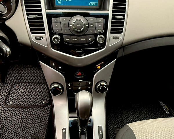 Синий Шевроле Круз, объемом двигателя 1.8 л и пробегом 249 тыс. км за 6600 $, фото 33 на Automoto.ua