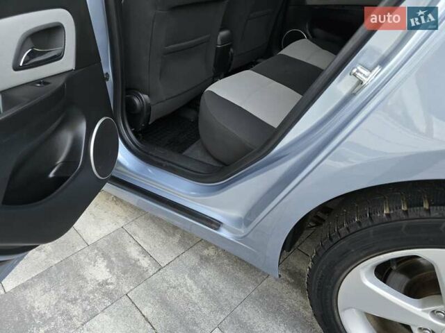 Синий Шевроле Круз, объемом двигателя 2 л и пробегом 127 тыс. км за 6950 $, фото 21 на Automoto.ua