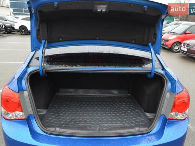 Синий Шевроле Круз, объемом двигателя 2 л и пробегом 160 тыс. км за 8999 $, фото 28 на Automoto.ua