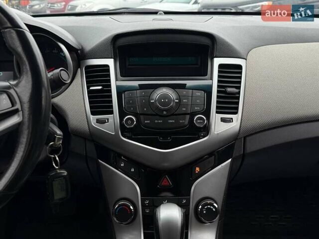 Синий Шевроле Круз, объемом двигателя 1.6 л и пробегом 155 тыс. км за 8700 $, фото 12 на Automoto.ua