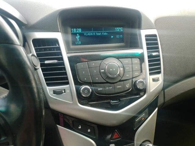 Синий Шевроле Круз, объемом двигателя 1.4 л и пробегом 260 тыс. км за 6400 $, фото 4 на Automoto.ua