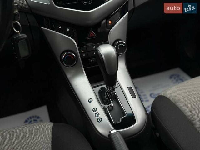 Синий Шевроле Круз, объемом двигателя 1.6 л и пробегом 155 тыс. км за 8700 $, фото 13 на Automoto.ua