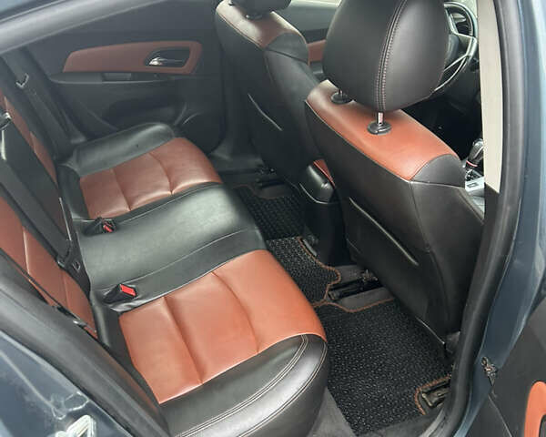 Синий Шевроле Круз, объемом двигателя 1.36 л и пробегом 280 тыс. км за 6500 $, фото 13 на Automoto.ua