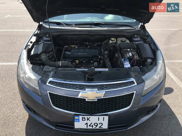 Синий Шевроле Круз, объемом двигателя 1.4 л и пробегом 230 тыс. км за 7500 $, фото 22 на Automoto.ua