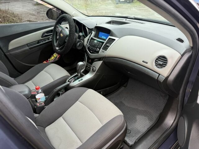 Синий Шевроле Круз, объемом двигателя 1.8 л и пробегом 212 тыс. км за 5600 $, фото 5 на Automoto.ua