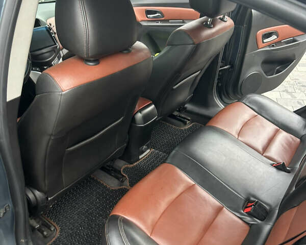 Синий Шевроле Круз, объемом двигателя 1.36 л и пробегом 280 тыс. км за 6500 $, фото 15 на Automoto.ua