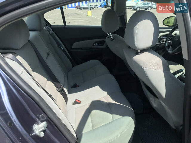 Синий Шевроле Круз, объемом двигателя 1.4 л и пробегом 230 тыс. км за 7500 $, фото 16 на Automoto.ua