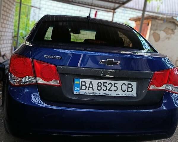 Синий Шевроле Круз, объемом двигателя 1.8 л и пробегом 180 тыс. км за 6000 $, фото 2 на Automoto.ua