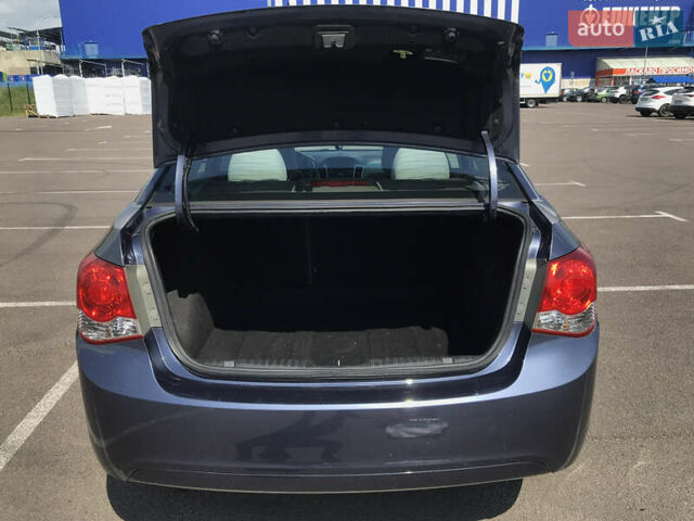 Синий Шевроле Круз, объемом двигателя 1.4 л и пробегом 230 тыс. км за 7500 $, фото 23 на Automoto.ua