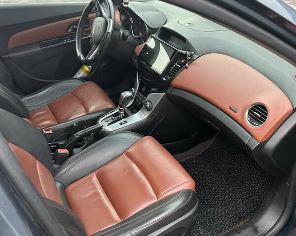 Синий Шевроле Круз, объемом двигателя 1.36 л и пробегом 280 тыс. км за 6500 $, фото 12 на Automoto.ua
