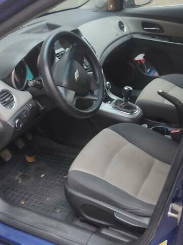 Синий Шевроле Круз, объемом двигателя 1.8 л и пробегом 240 тыс. км за 7500 $, фото 4 на Automoto.ua