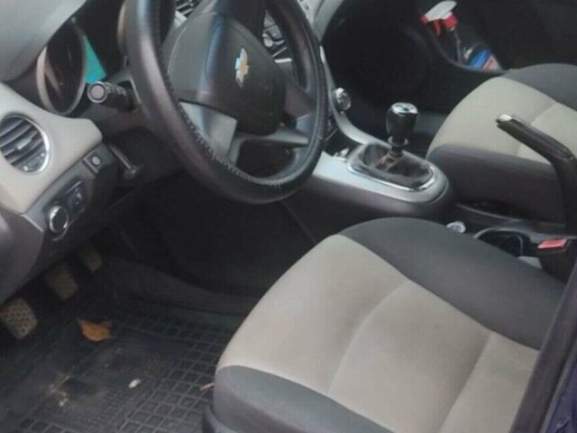 Синій Шевроле Круз, об'ємом двигуна 1.8 л та пробігом 240 тис. км за 7000 $, фото 4 на Automoto.ua