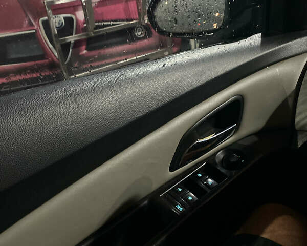 Синий Шевроле Круз, объемом двигателя 1.8 л и пробегом 330 тыс. км за 6000 $, фото 13 на Automoto.ua
