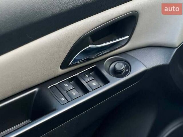 Синий Шевроле Круз, объемом двигателя 1.8 л и пробегом 125 тыс. км за 7500 $, фото 9 на Automoto.ua