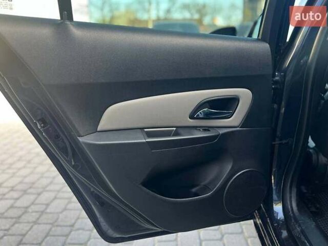 Синий Шевроле Круз, объемом двигателя 1.8 л и пробегом 125 тыс. км за 7500 $, фото 25 на Automoto.ua