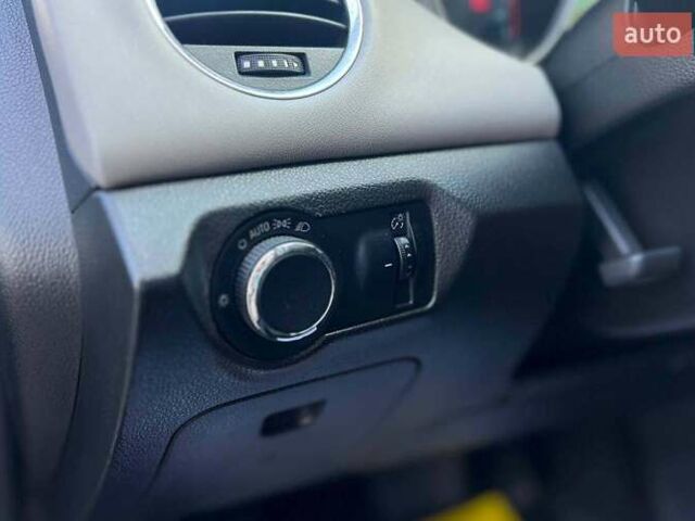 Синий Шевроле Круз, объемом двигателя 1.8 л и пробегом 125 тыс. км за 7500 $, фото 13 на Automoto.ua