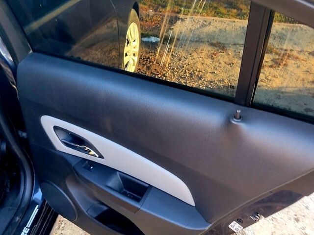 Синий Шевроле Круз, объемом двигателя 1.8 л и пробегом 192 тыс. км за 7500 $, фото 6 на Automoto.ua