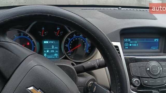 Синий Шевроле Круз, объемом двигателя 1.8 л и пробегом 198 тыс. км за 6500 $, фото 4 на Automoto.ua