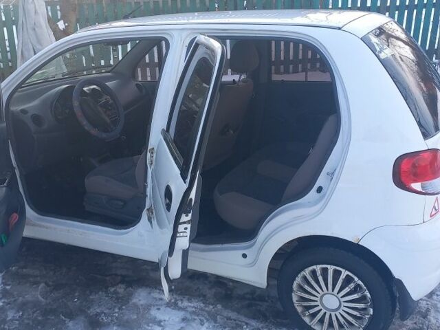 Білий Шевроле Інша, об'ємом двигуна 0.8 л та пробігом 143 тис. км за 2499 $, фото 4 на Automoto.ua