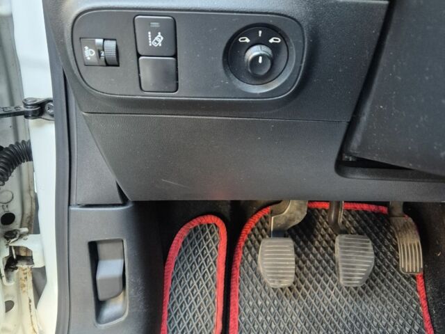 Білий Шевроле Інша, об'ємом двигуна 1.6 л та пробігом 93 тис. км за 9950 $, фото 5 на Automoto.ua