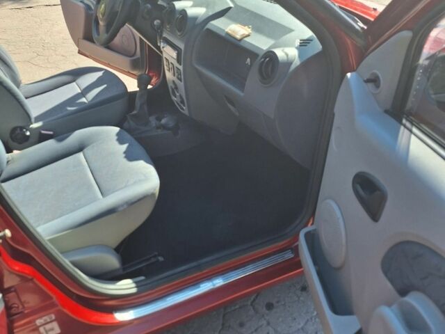 Красный Шевроле Другая, объемом двигателя 0 л и пробегом 104 тыс. км за 2700 $, фото 4 на Automoto.ua