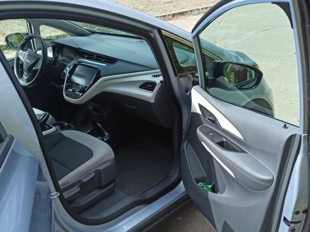 Серый Шевроле Другая, объемом двигателя 0 л и пробегом 114 тыс. км за 15000 $, фото 5 на Automoto.ua