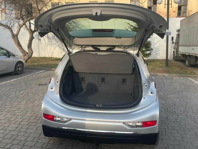 Серый Шевроле Другая, объемом двигателя 0 л и пробегом 68 тыс. км за 16000 $, фото 9 на Automoto.ua